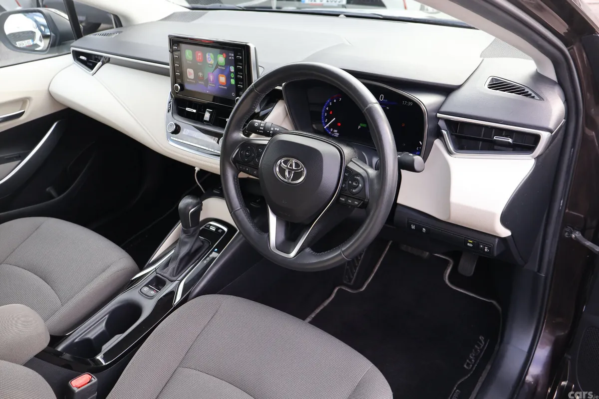 Toyota Corolla Saloon, Petrol Hybrid, 2019, Brown