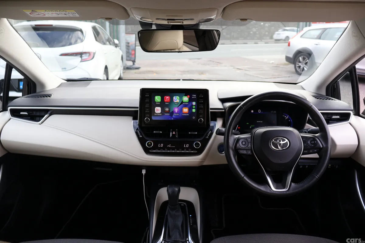 Toyota Corolla Saloon, Petrol Hybrid, 2019, Brown