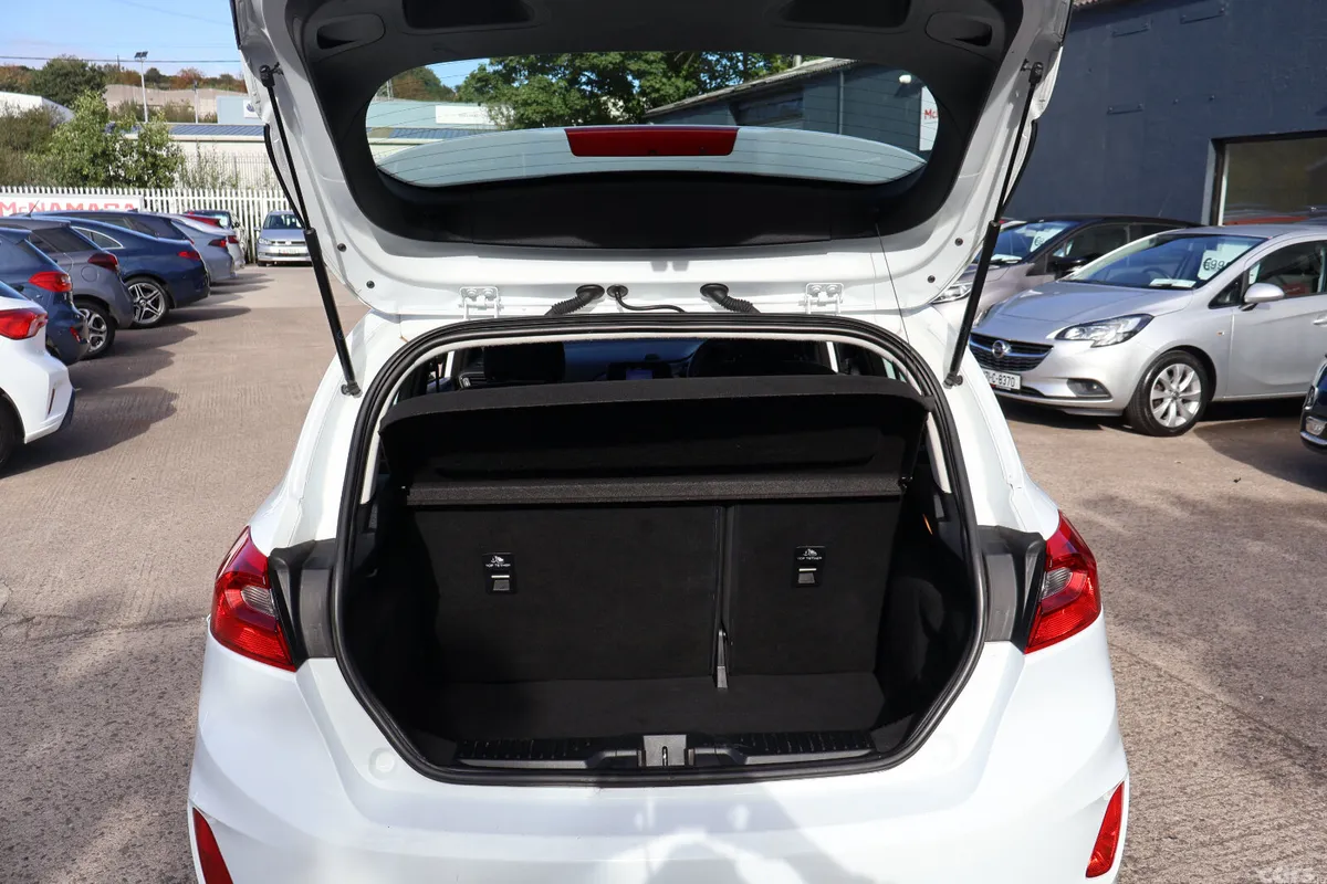 Ford Fiesta Hatchback, Petrol, 2018, White