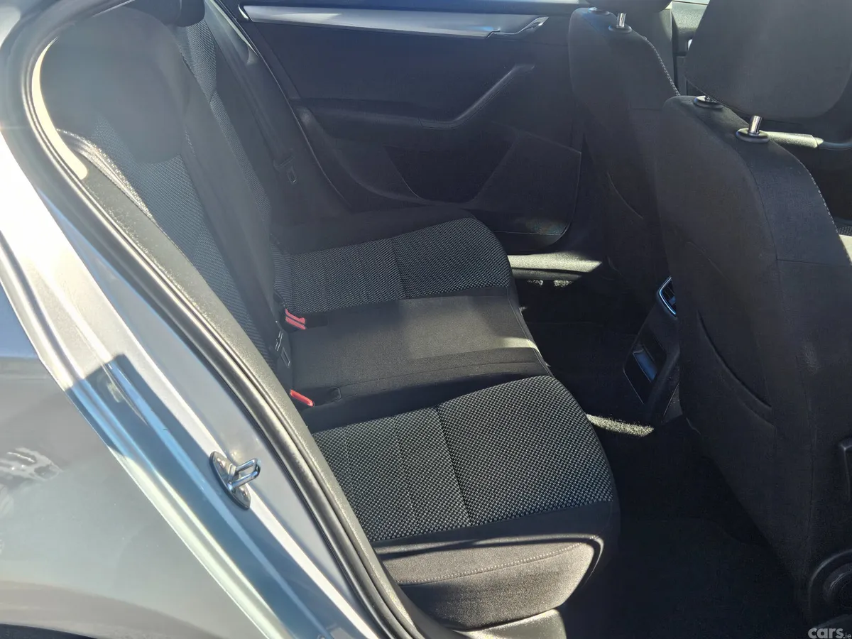 Skoda Octavia Saloon, Diesel, 2014, Silver
