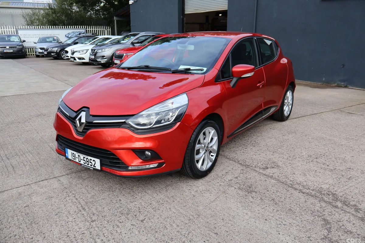 Renault Clio Hatchback, Petrol, 2019, Red