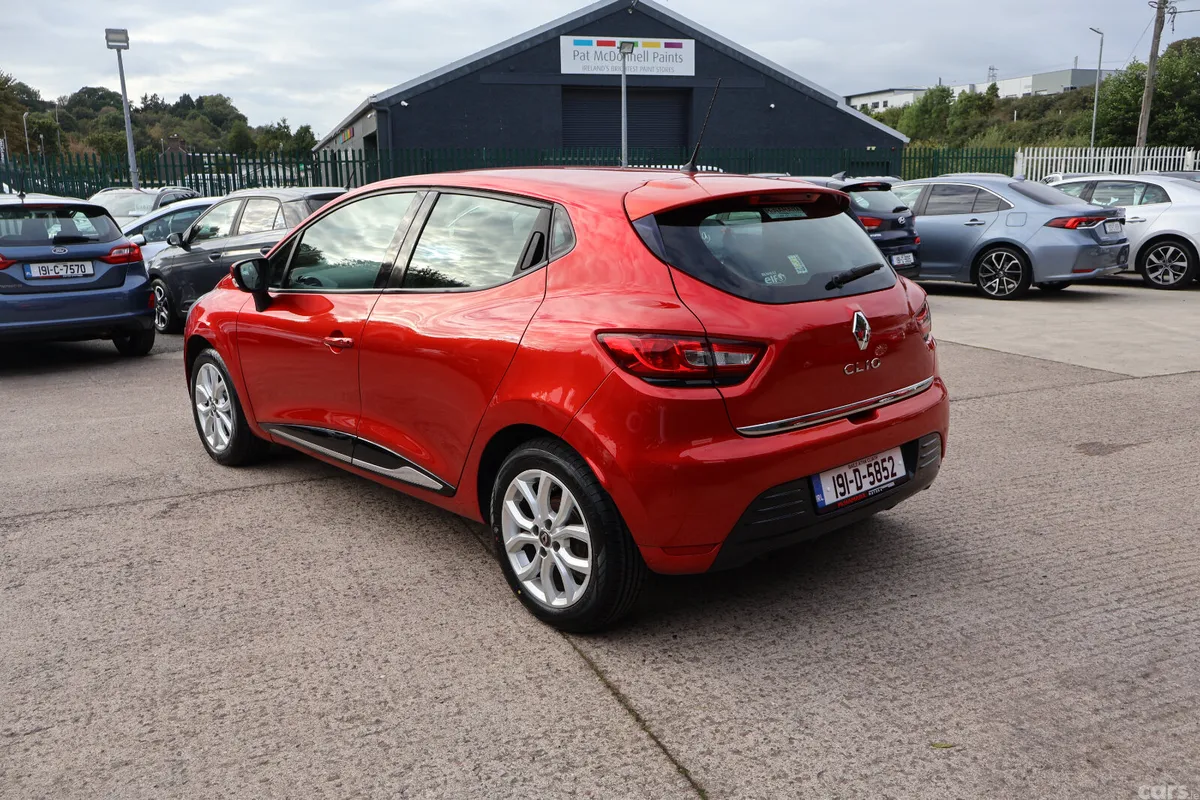 Renault Clio Hatchback, Petrol, 2019, Red