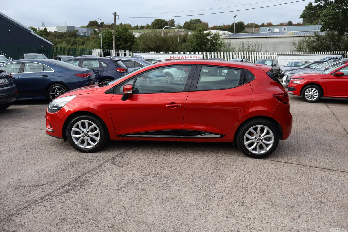 Renault Clio Hatchback, Petrol, 2019, Red