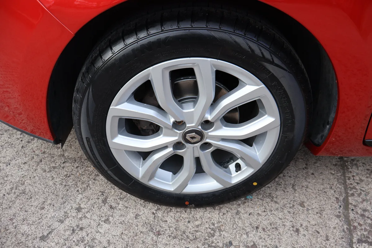 Renault Clio Hatchback, Petrol, 2019, Red