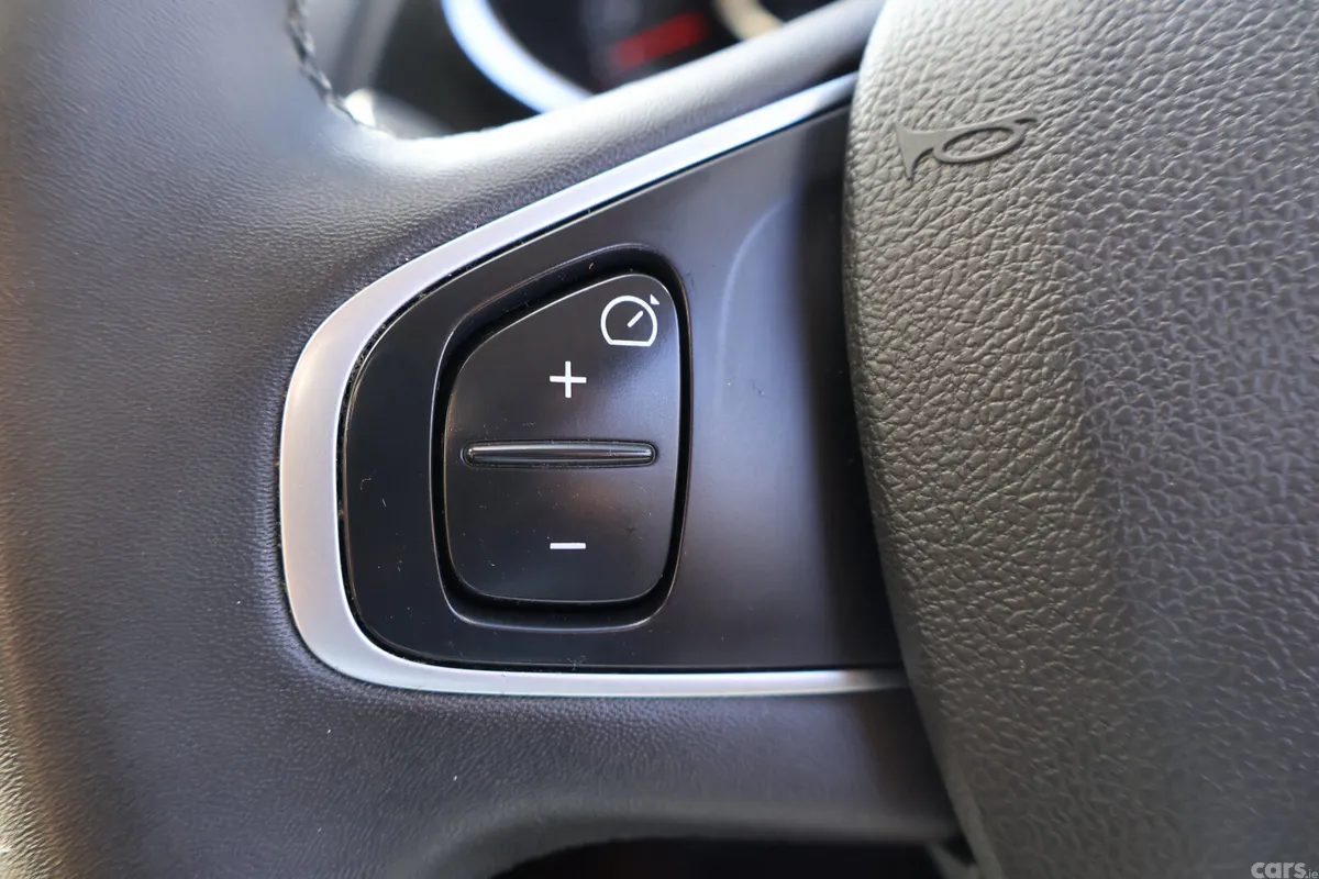 Renault Clio Hatchback, Petrol, 2019, Red