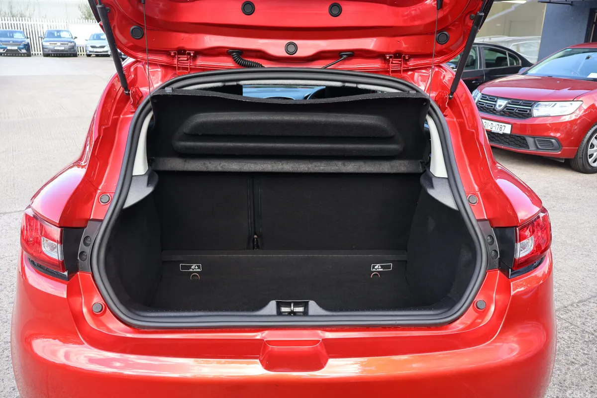 Renault Clio Hatchback, Petrol, 2019, Red