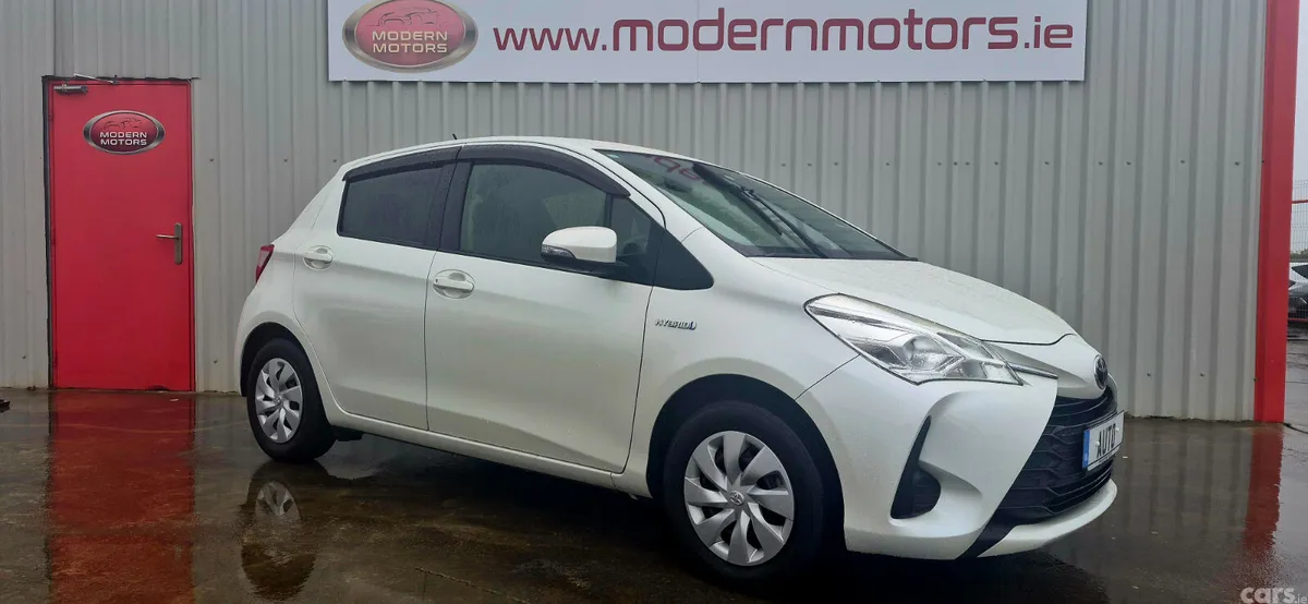 Toyota Vitz Hatchback, Petrol Hybrid, 2017, White