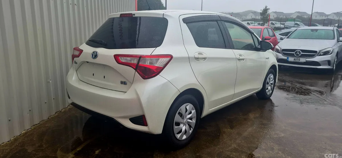 Toyota Vitz Hatchback, Petrol Hybrid, 2017, White