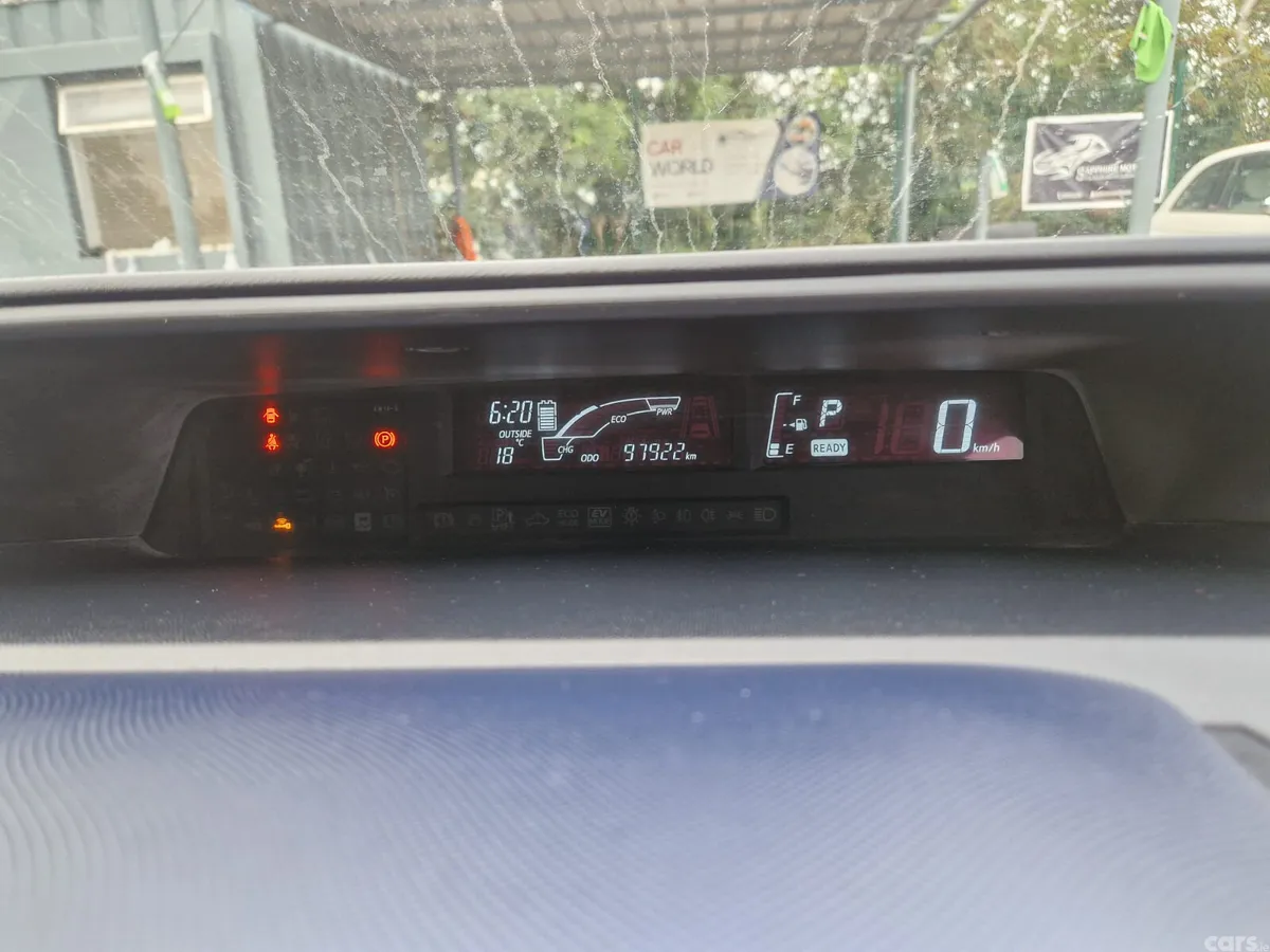 Toyota Aqua Hatchback, Petrol Hybrid, 2017, White