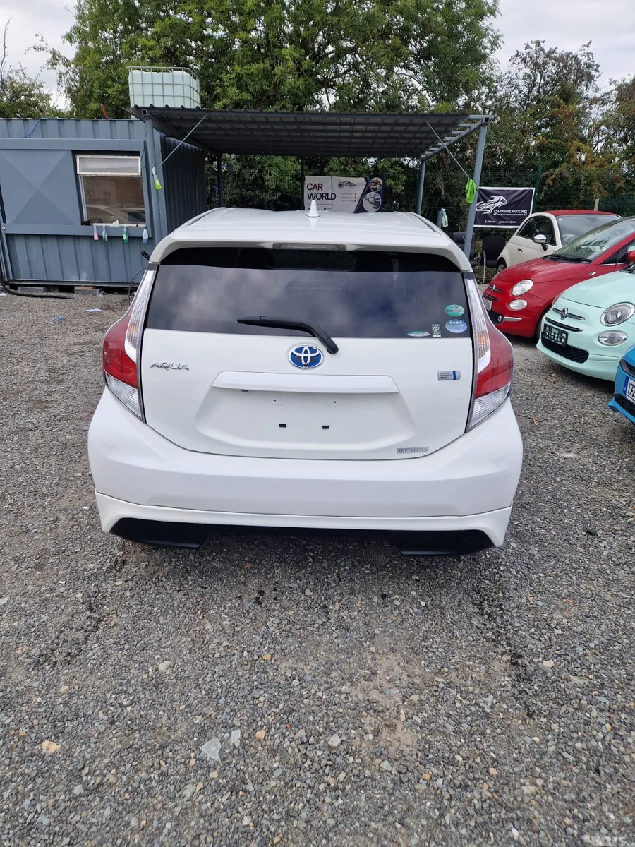 Toyota Aqua Hatchback, Petrol Hybrid, 2017, White