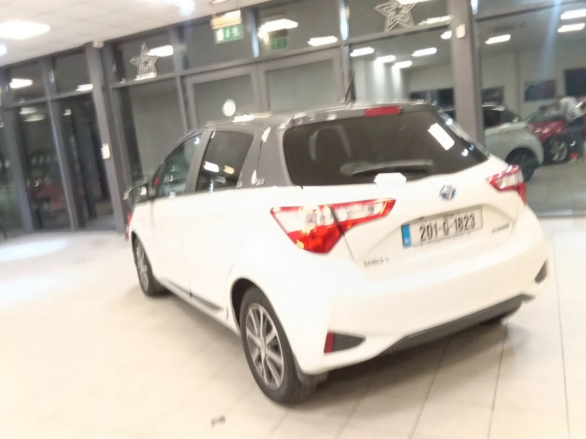 Toyota Yaris MPV, Petrol Hybrid, 2020, White