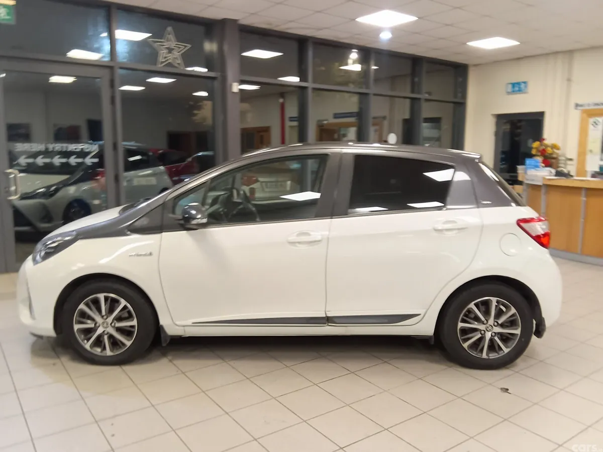 Toyota Yaris MPV, Petrol Hybrid, 2020, White