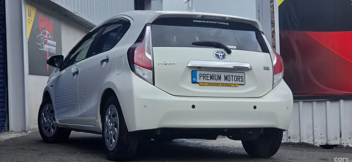 Toyota Aqua Hatchback, Petrol Hybrid, 2017, Blue