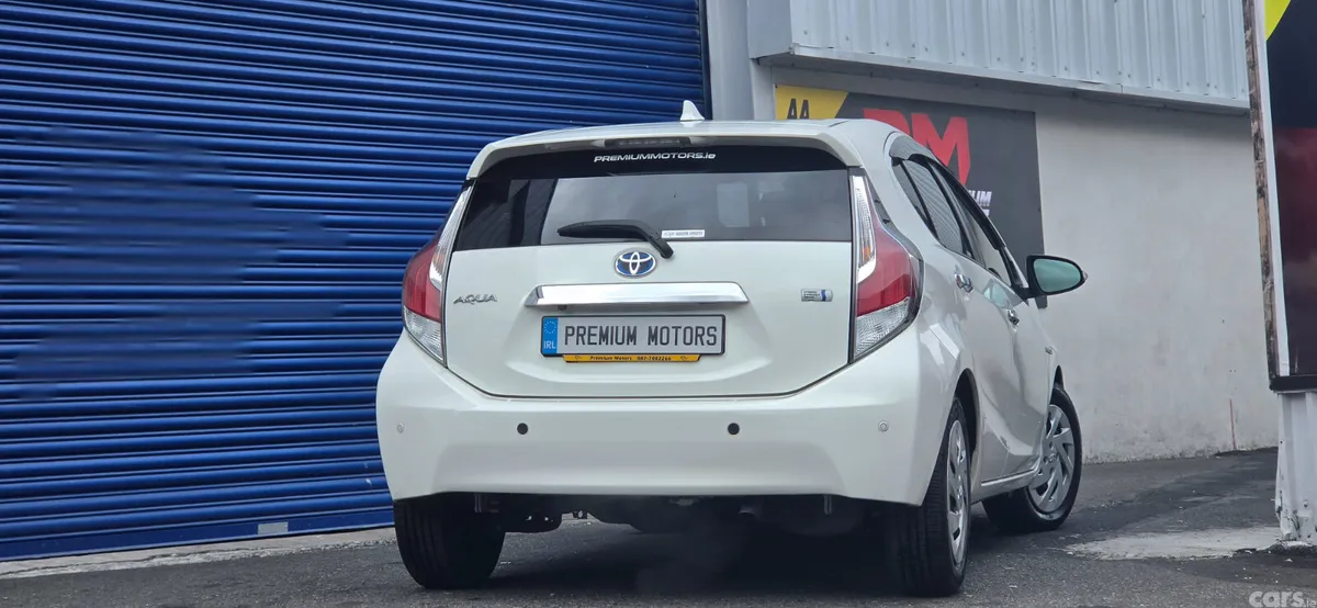 Toyota Aqua Hatchback, Petrol Hybrid, 2017, Blue