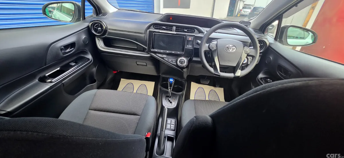 Toyota Aqua Hatchback, Petrol Hybrid, 2017, Blue