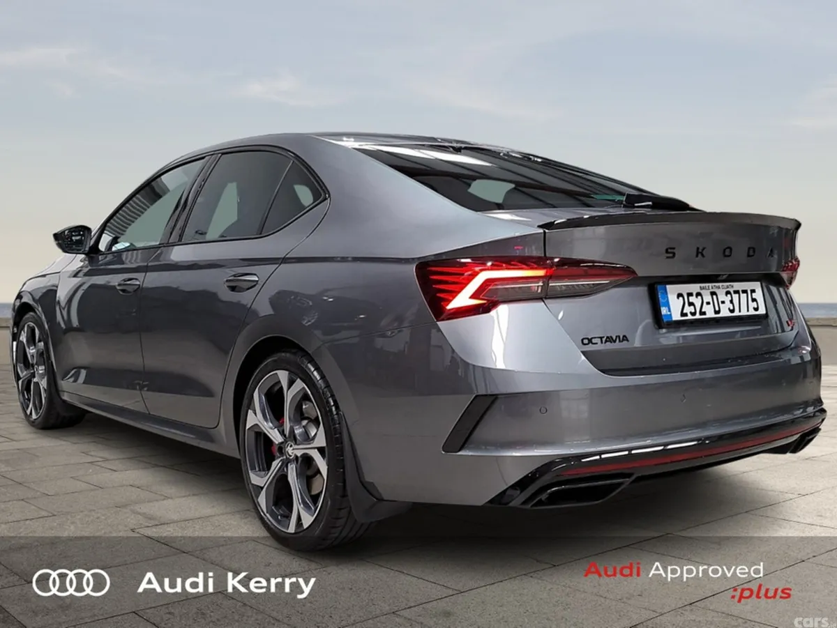 Skoda Octavia Saloon, Petrol, 2025, Grey