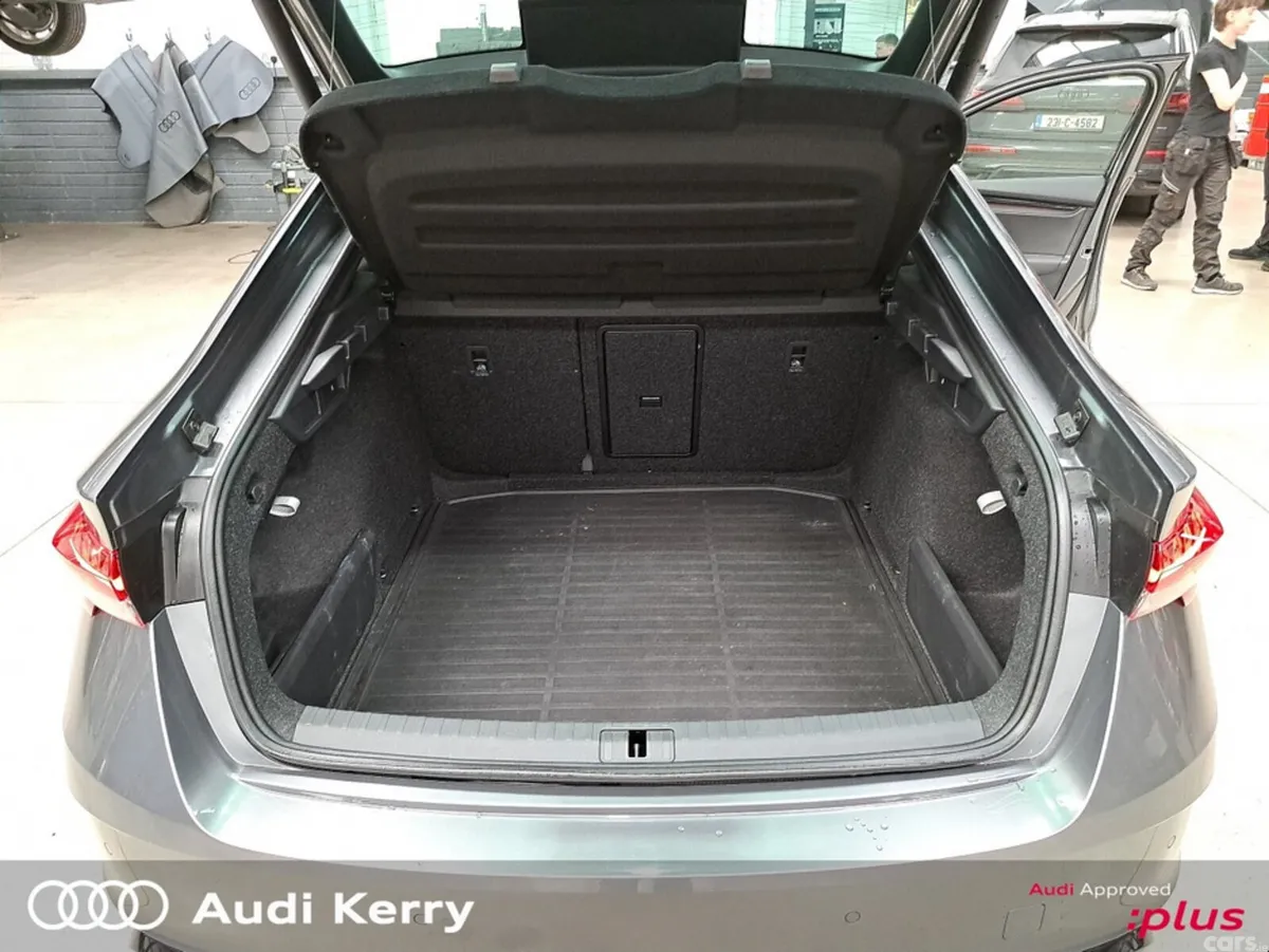 Skoda Octavia Saloon, Petrol, 2025, Grey