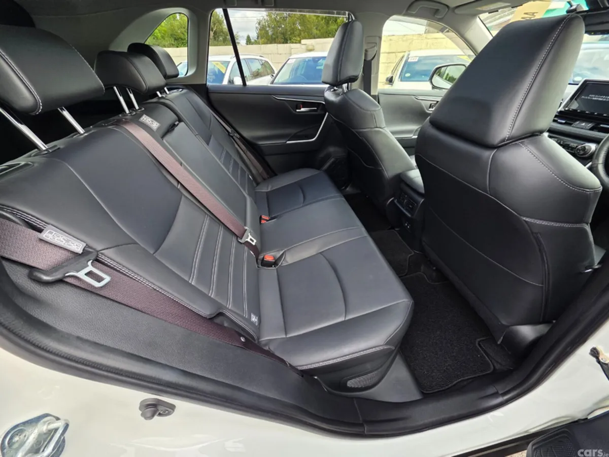 Toyota RAV4 SUV, Petrol Hybrid, 2019, White