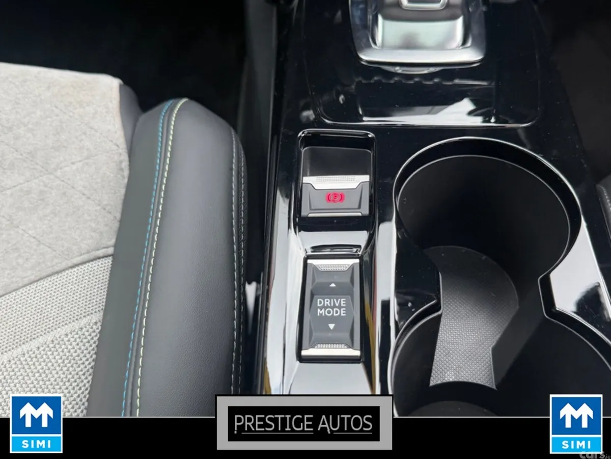 Peugeot 208 Hatchback, Petrol, 2021, White