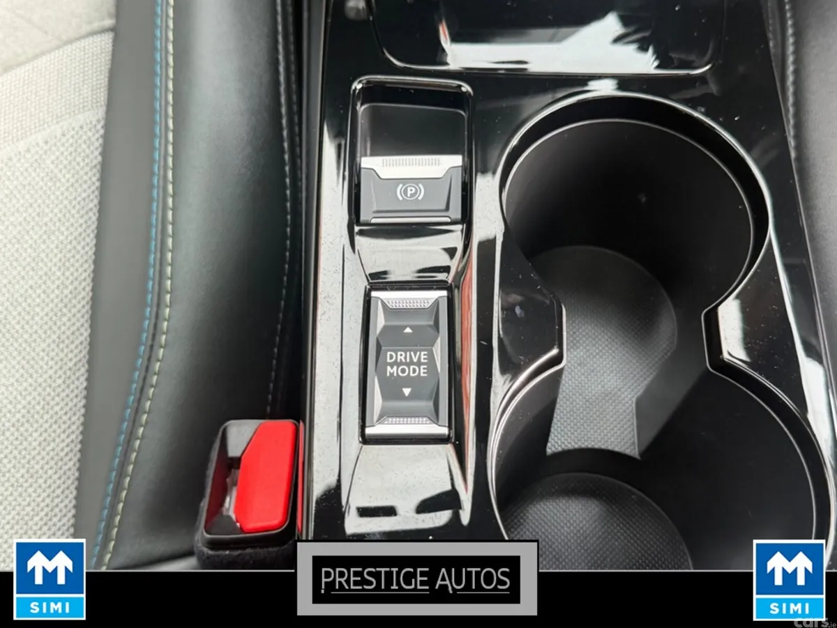 Peugeot 208 Hatchback, Petrol, 2020, Yellow