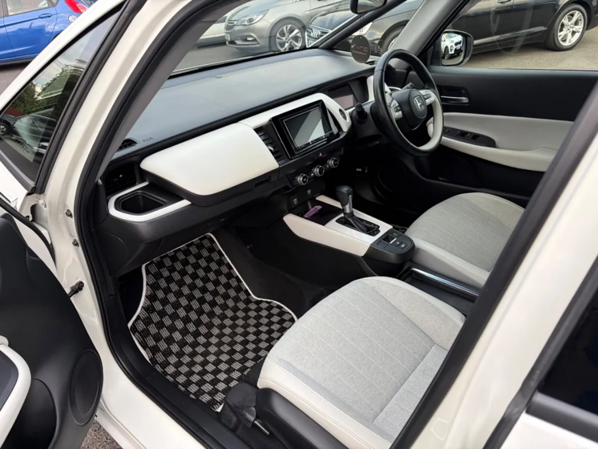 Honda Fit Hatchback, Petrol Hybrid, 2021, White