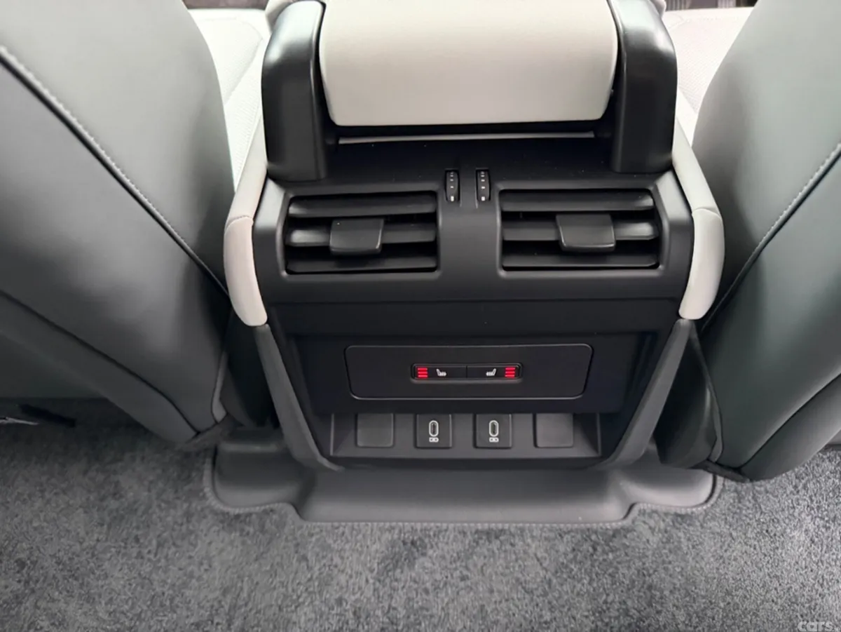 Land Rover Defender SUV, Petrol Plug-in Hybrid, 2026, Black