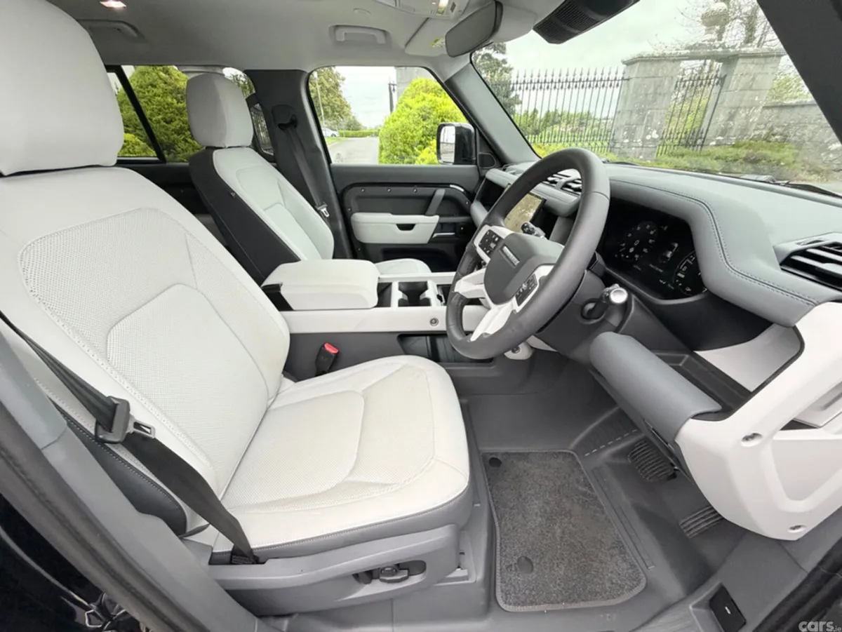 Land Rover Defender SUV, Petrol Plug-in Hybrid, 2026, Black