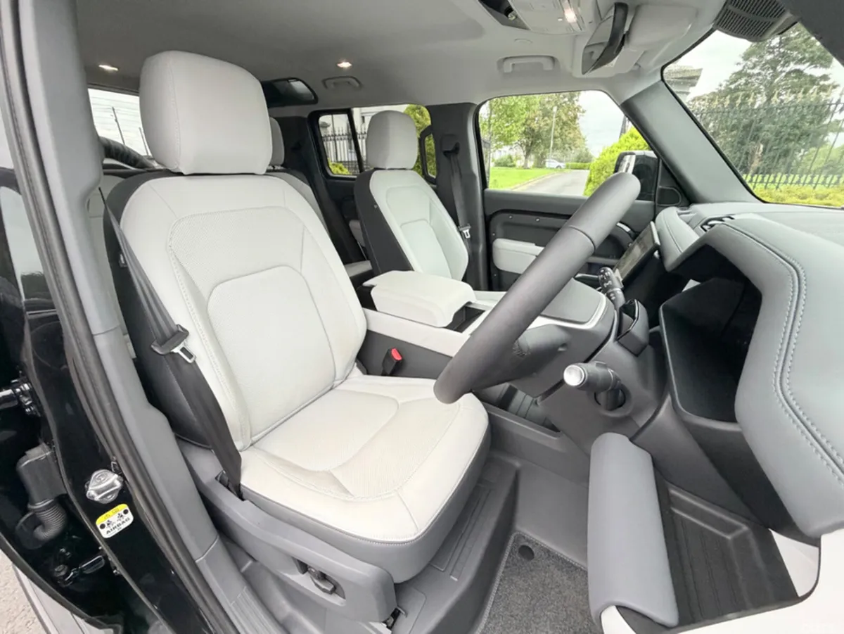 Land Rover Defender SUV, Petrol Plug-in Hybrid, 2026, Black
