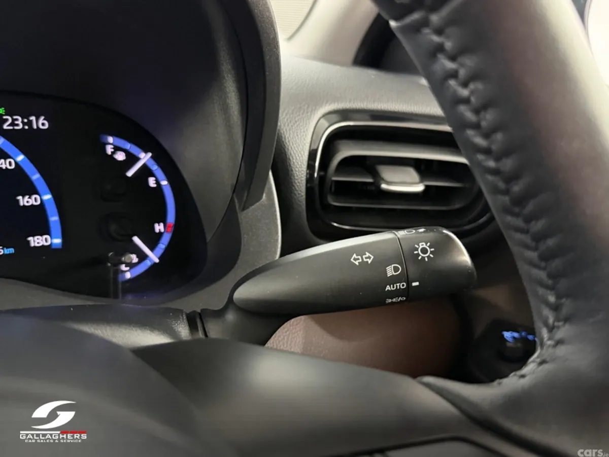 Toyota Yaris Cross SUV, Petrol Hybrid, 2021, Blue