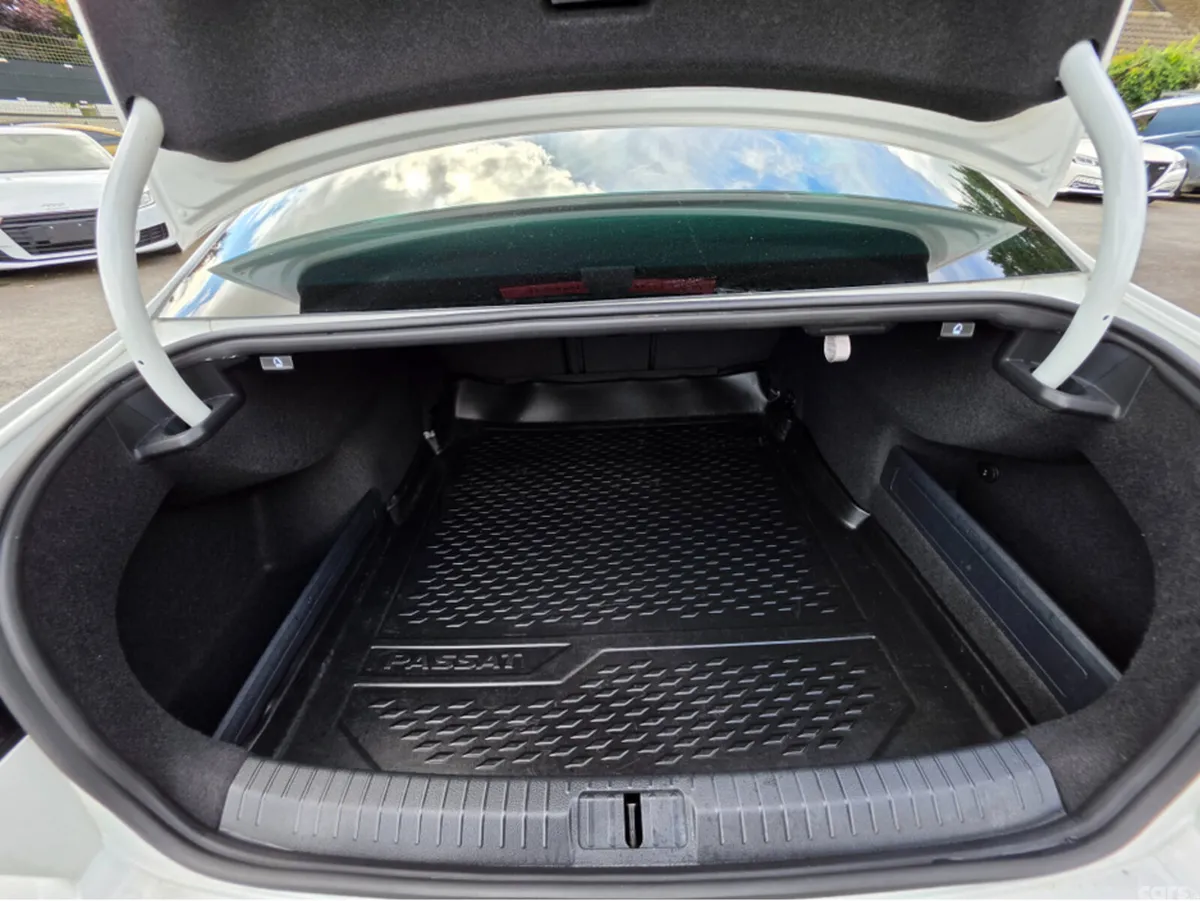 Volkswagen Passat Saloon, Petrol, 2017, White