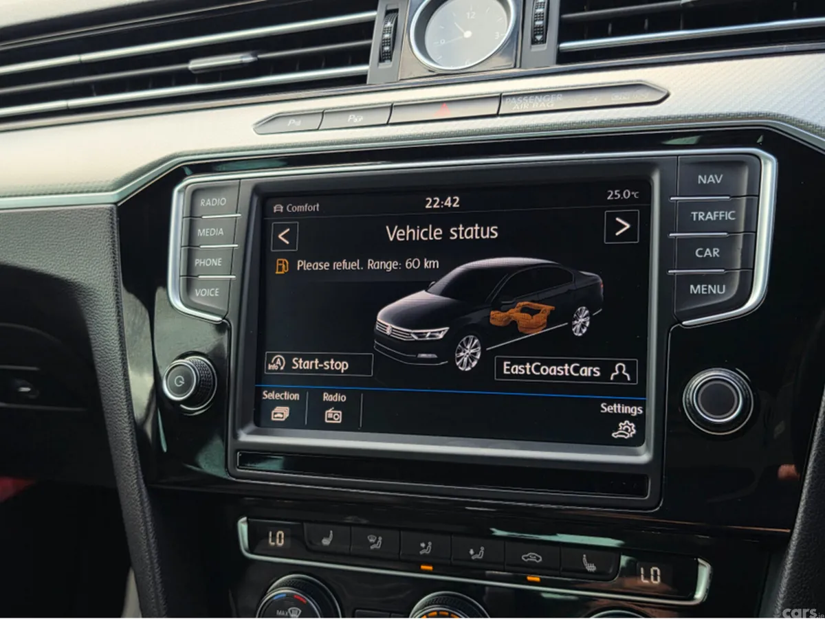 Volkswagen Passat Saloon, Petrol, 2017, White