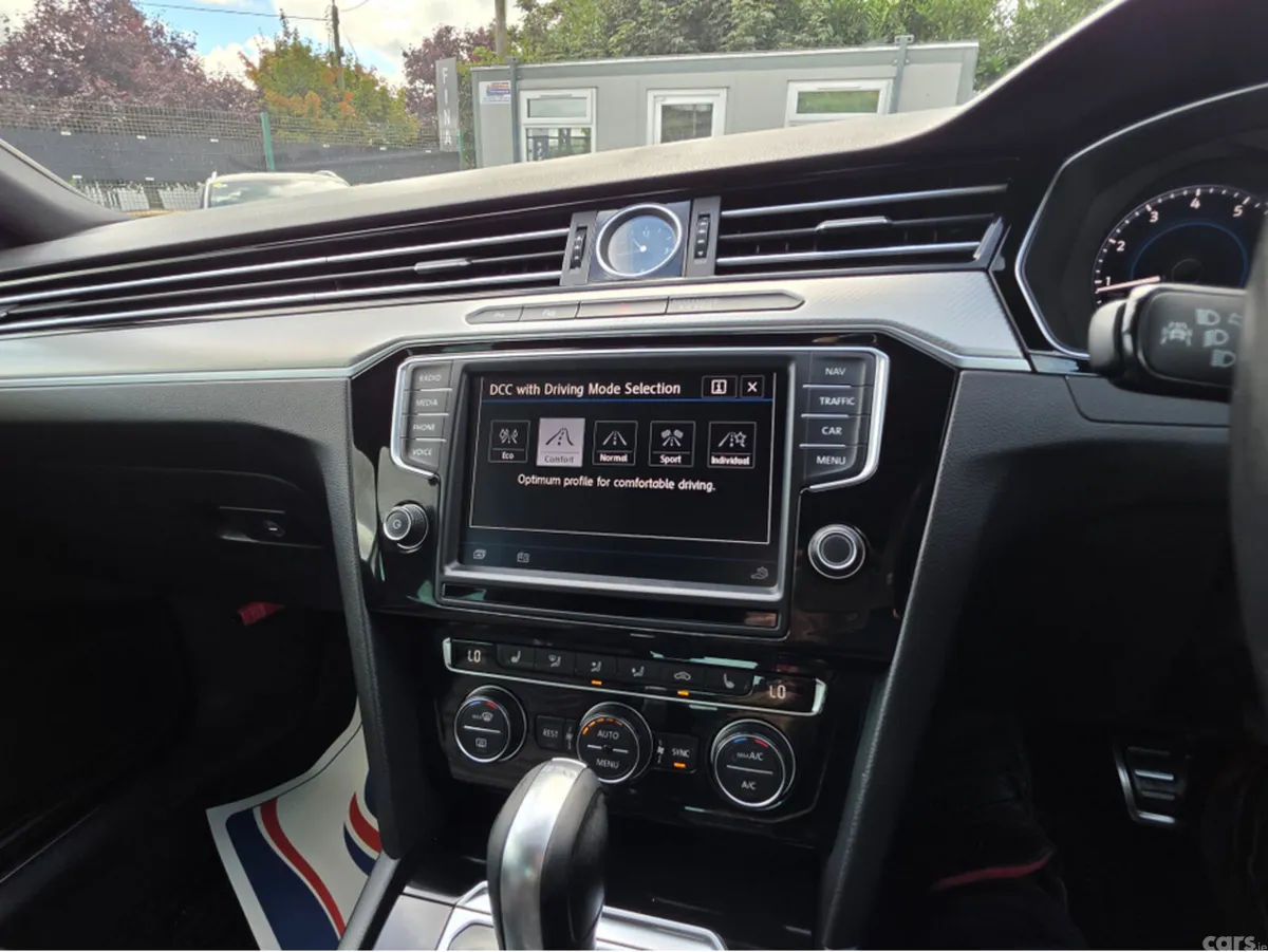 Volkswagen Passat Saloon, Petrol, 2017, White