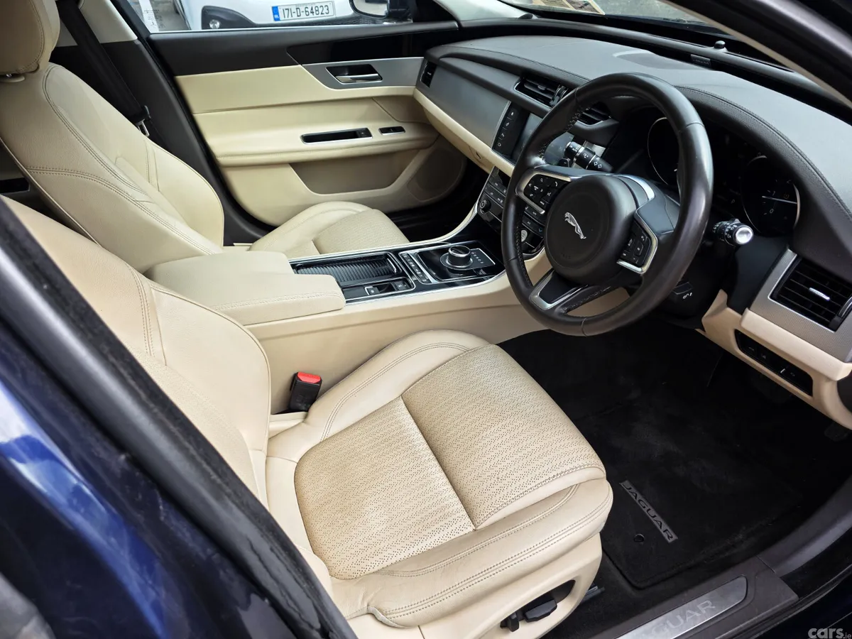 Jaguar XF Estate, Diesel, 2019, Blue