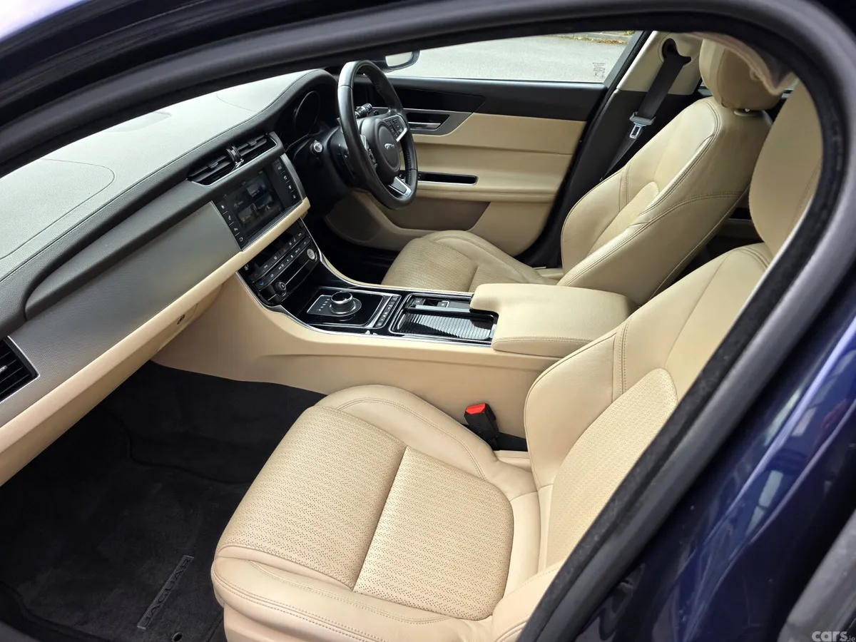 Jaguar XF Estate, Diesel, 2019, Blue