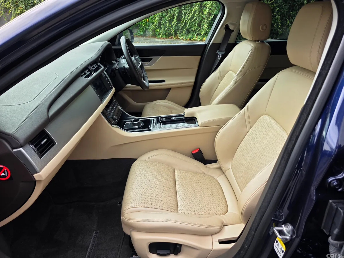 Jaguar XF Estate, Diesel, 2019, Blue