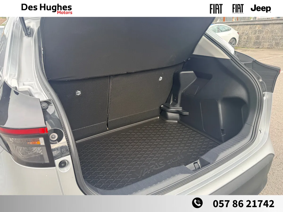 Toyota Yaris Cross Hatchback, Petrol Hybrid, 2022, Silver