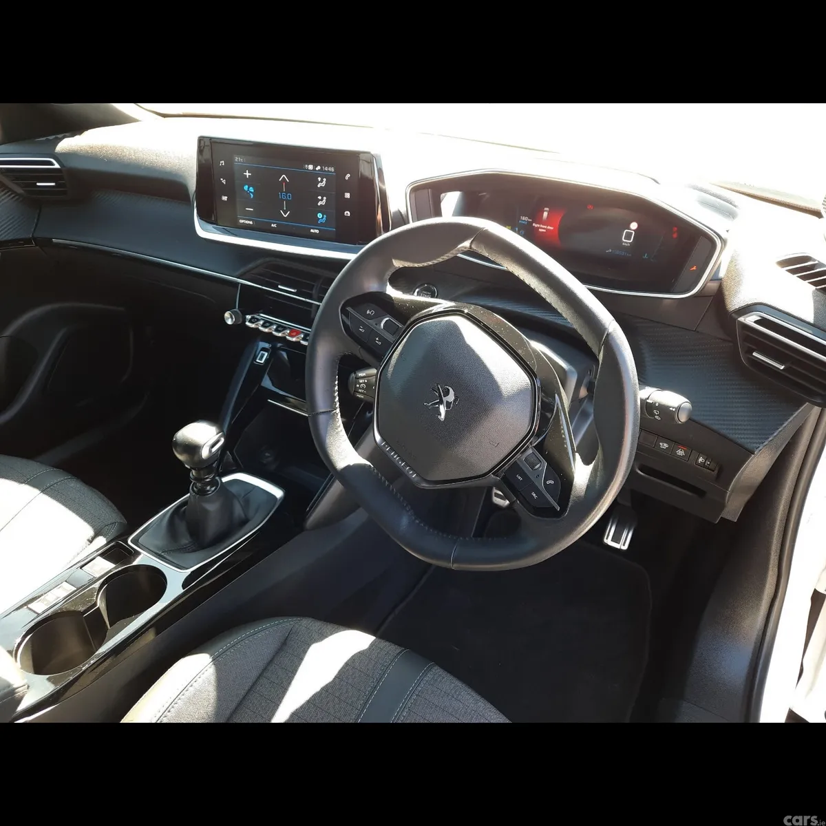 Peugeot 2008 MPV, Petrol, 2023, White