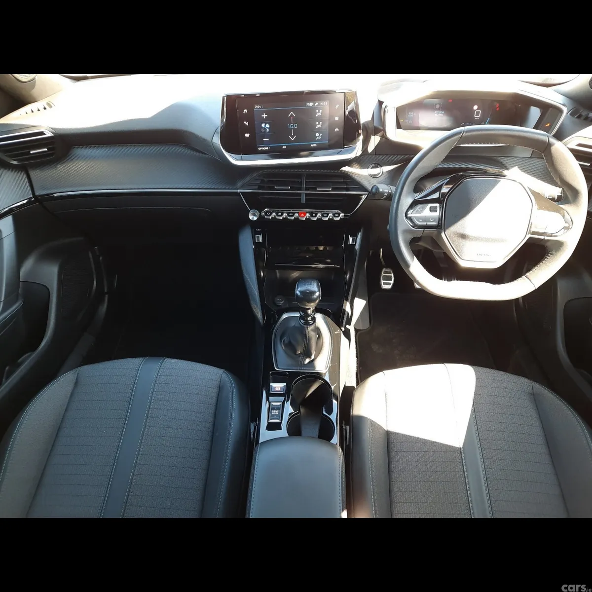 Peugeot 2008 MPV, Petrol, 2023, White