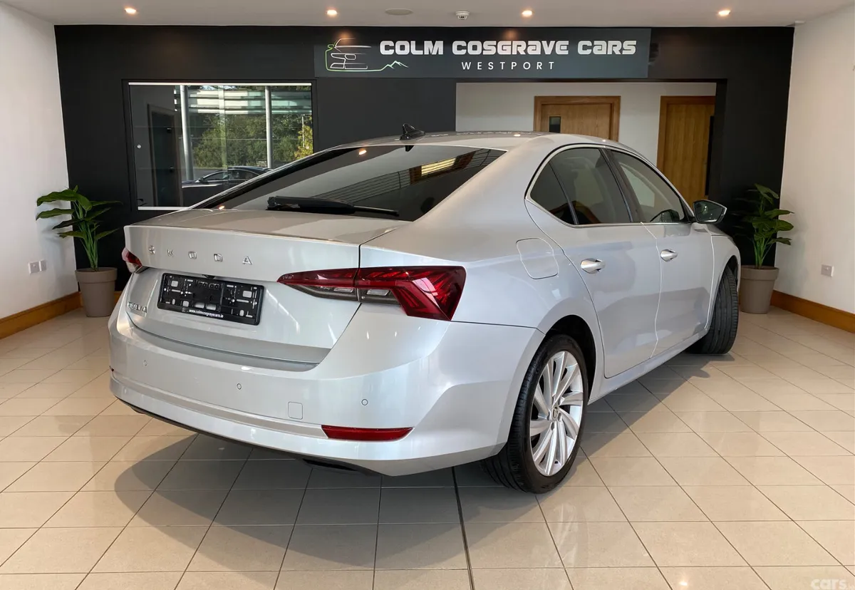 Skoda Octavia Saloon, Diesel, 2024, Grey