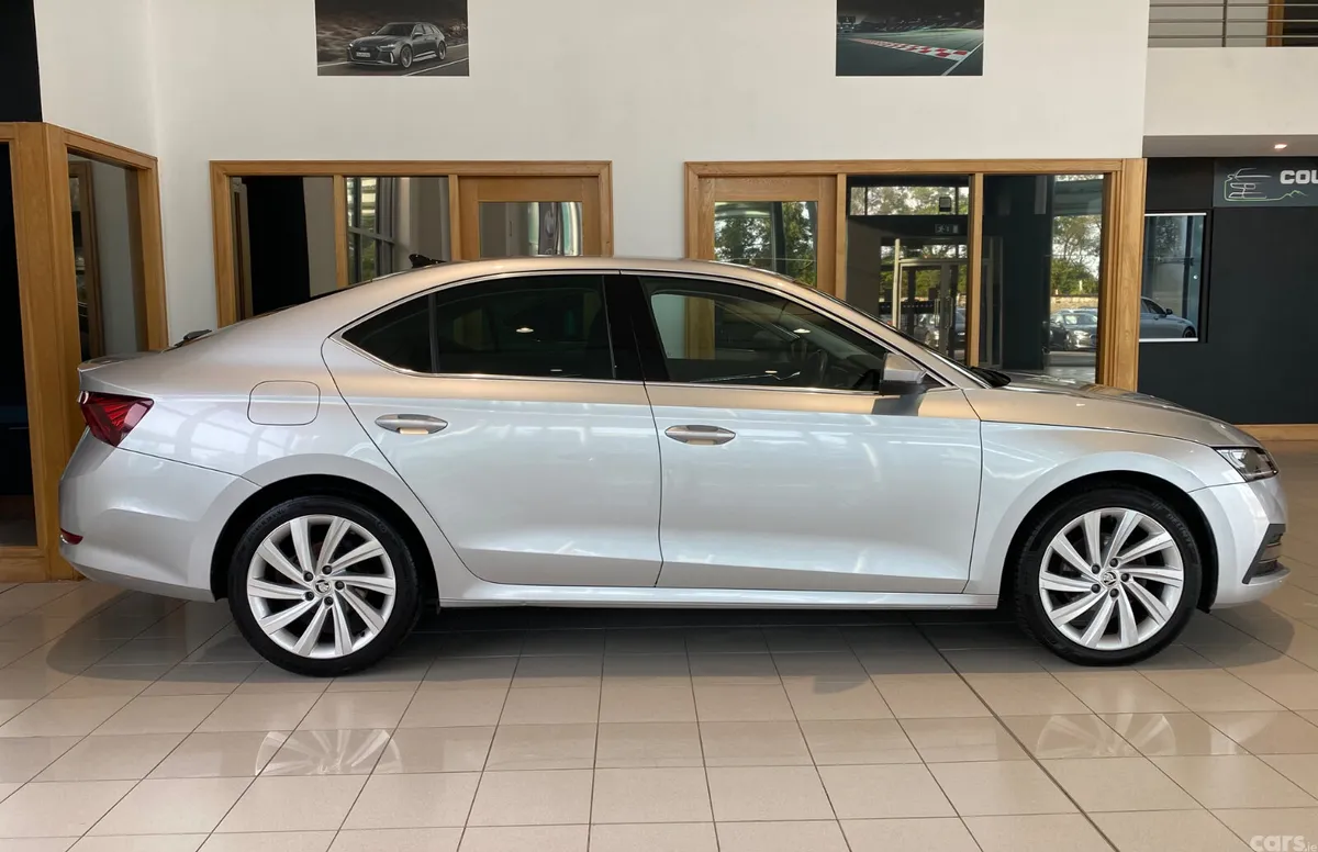 Skoda Octavia Saloon, Diesel, 2024, Grey