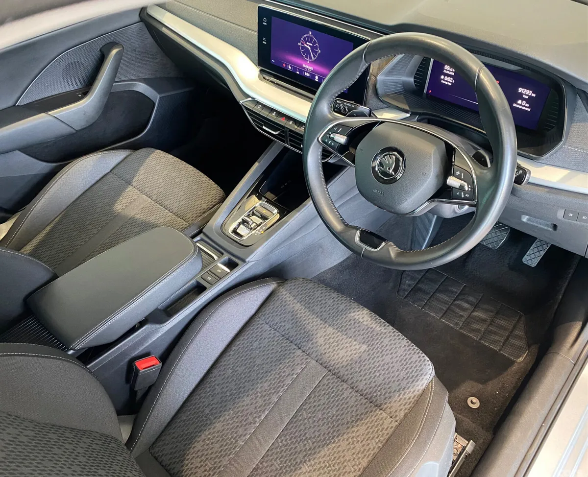 Skoda Octavia Saloon, Diesel, 2024, Grey