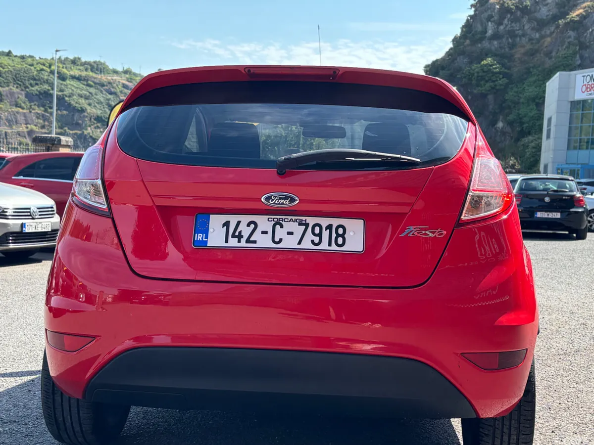 Ford Fiesta Hatchback, Petrol, 2014, Red