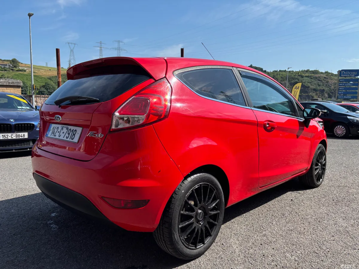 Ford Fiesta Hatchback, Petrol, 2014, Red