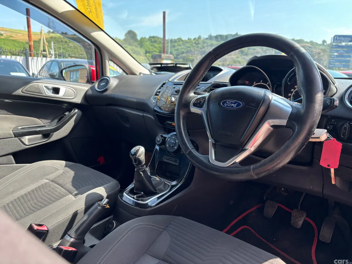 Ford Fiesta Hatchback, Petrol, 2014, Red