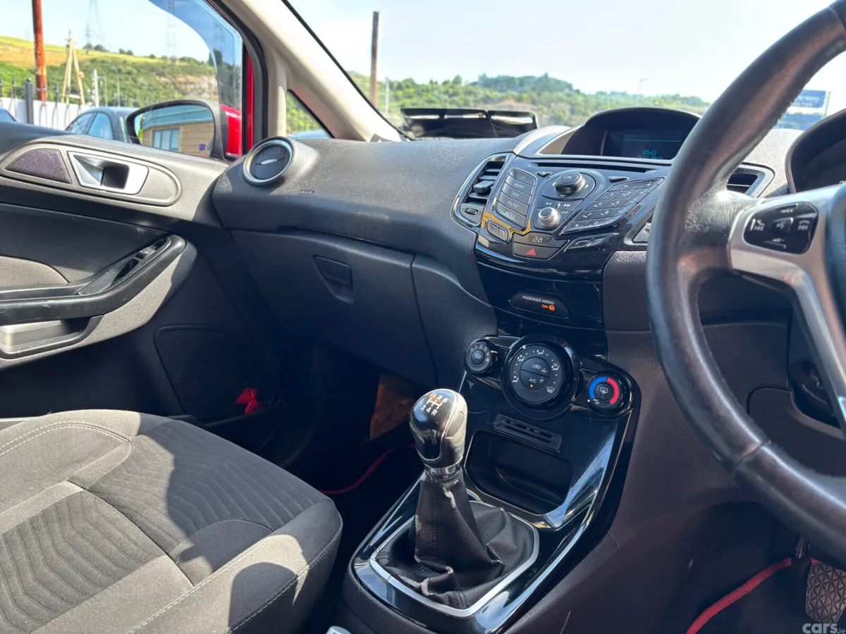Ford Fiesta Hatchback, Petrol, 2014, Red
