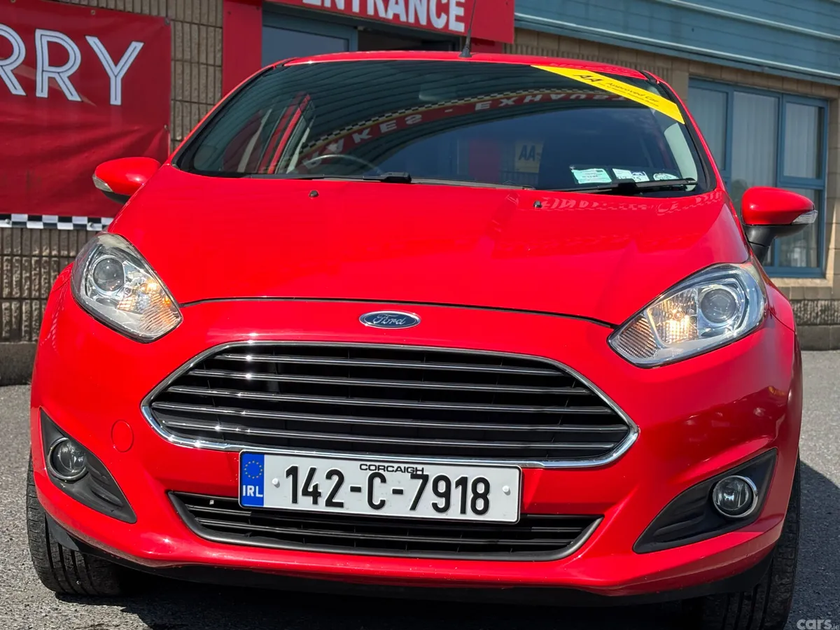 Ford Fiesta Hatchback, Petrol, 2014, Red