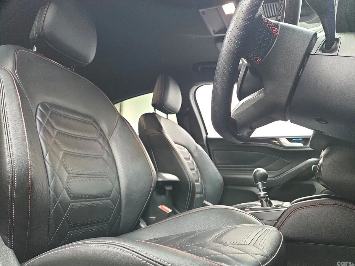 Ford Focus Hatchback, Petrol, 2024, Grey