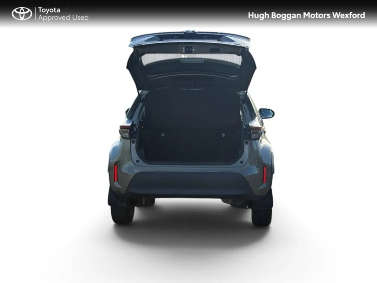 Toyota Yaris Cross Hatchback, Petrol Hybrid, 2022, Green