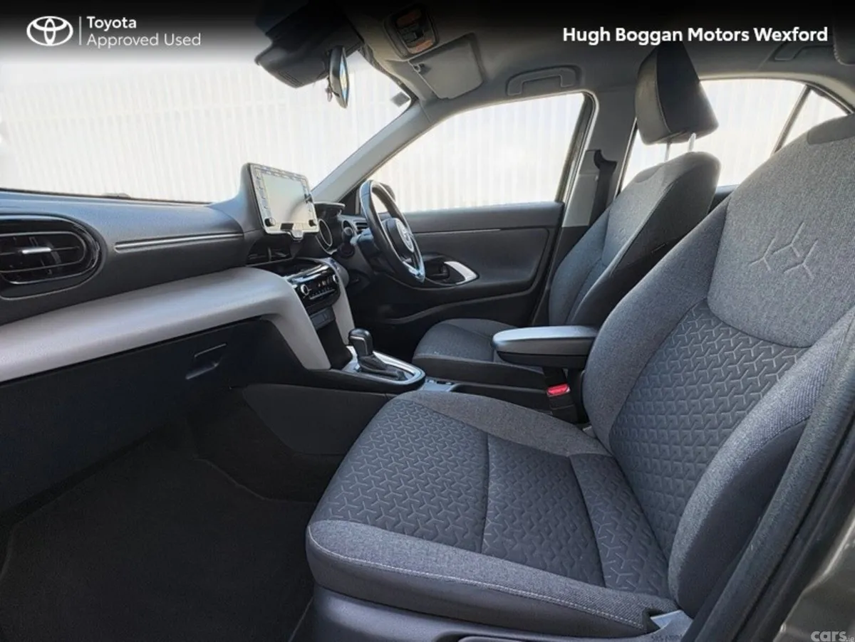 Toyota Yaris Cross Hatchback, Petrol Hybrid, 2022, Green
