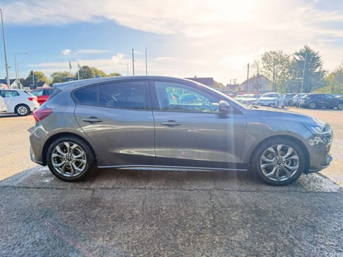 Ford Focus Hatchback, Petrol, 2024, Grey